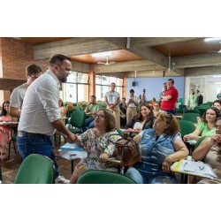 Mais de mil professores e pedagogos começam a tomar posse para reforçar educação do Paraná